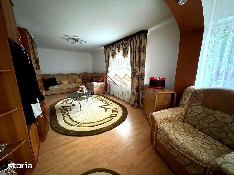 Casă cu 6 camere cu Teren 781 Mp în Valea