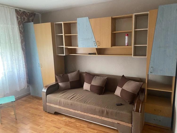 Garsonieră decomandată în Dragoș Vodă