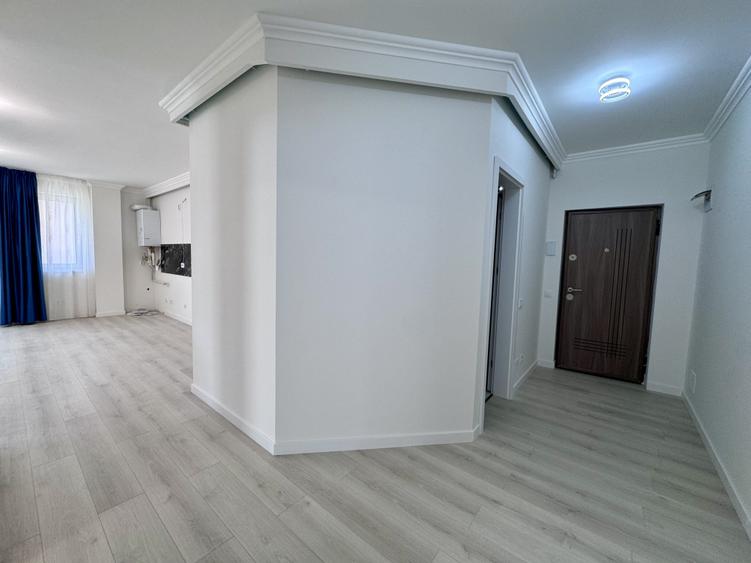 Apartament cu 3 camere semidecomandat în Florești