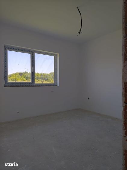 Casă cu 4 camere cu Teren 399 Mp în Crevedia