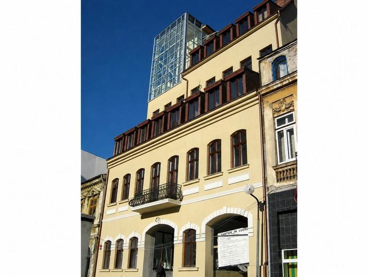Birou, de 1,717.7299804688 mp, în Central