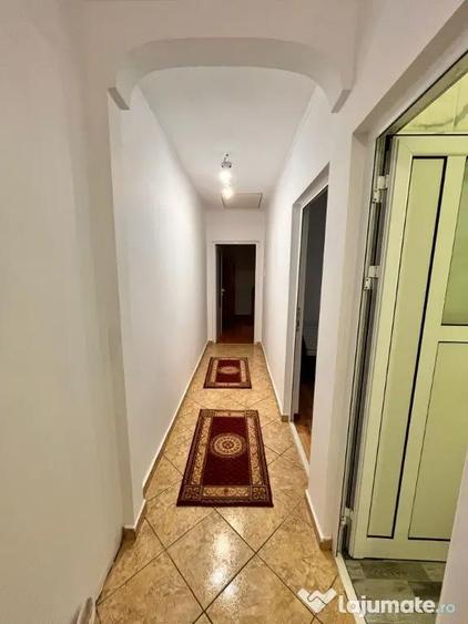 Apartament cu 3 camere decomandat în Alexandru cel Bun