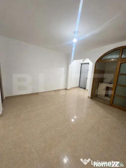 Apartament/Spatiu comercial pentru Amanet/Frizerie/Salon -Ac - 2