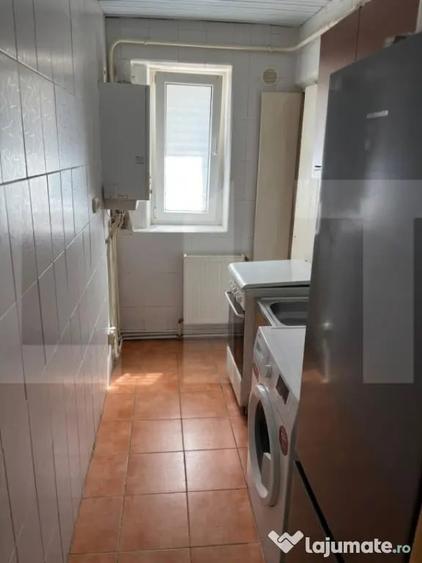 Apartament cu 3 camere semidecomandat în Central