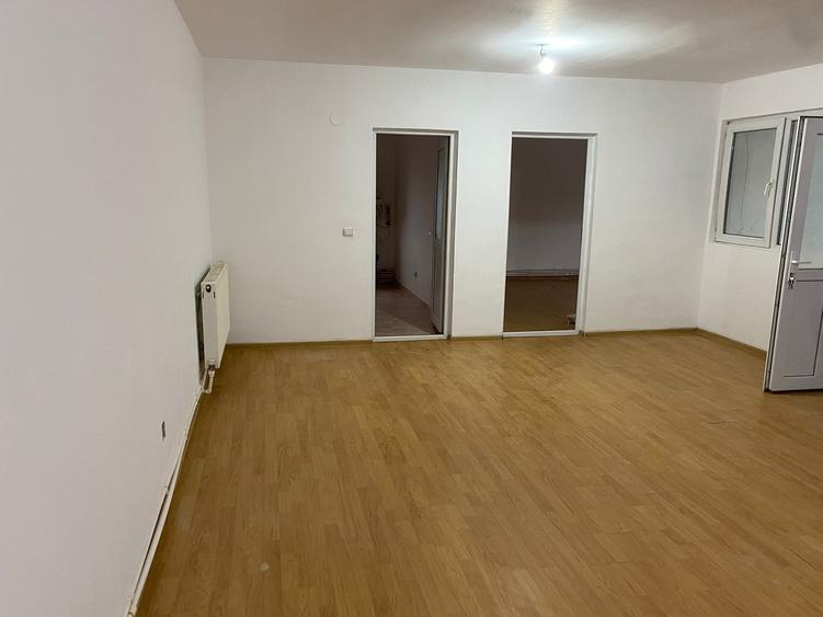 Casă individuală cu 4 camere cu Canalizare în Lumina
