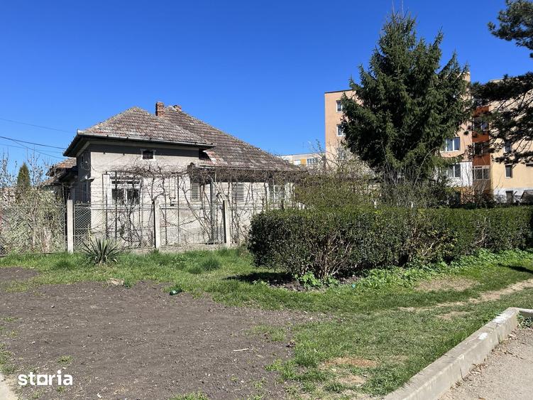 Casă cu 2 camere cu Teren 600 Mp în Central