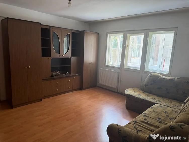 Apartament cu 2 camere semidecomandat în Cantemir