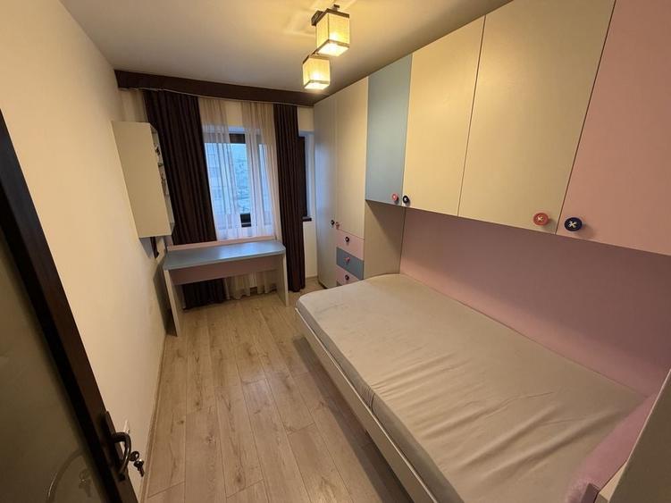 Apartament cu 4 camere decomandat în Central