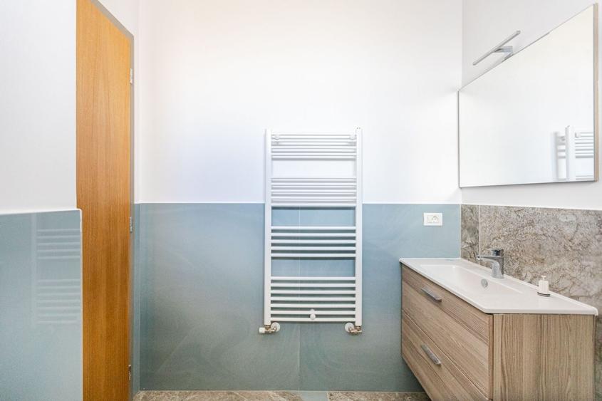 Duplex cu 4 camere cu Canalizare în Exterior Nord