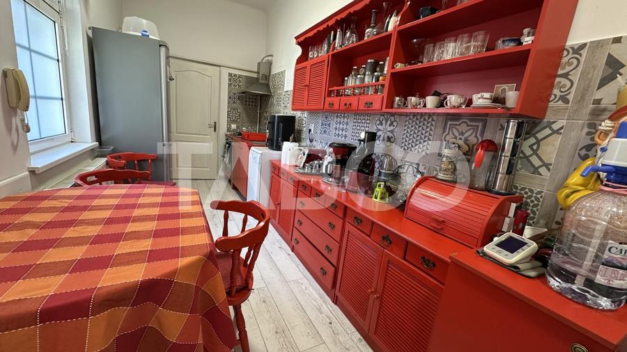 Apartament cu 2 camere semidecomandat, mobilat în Ultracentral