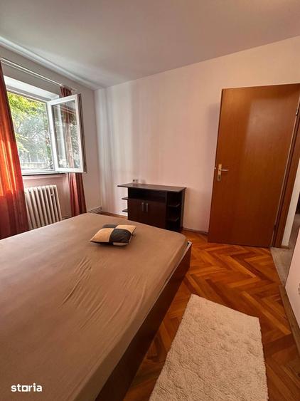 Apartament cu 3 camere semidecomandat în Traian