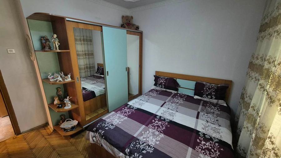 Apartament cu 3 camere decomandat în Lacul Tei