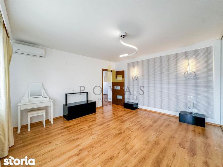 Casă cu 6 camere semidecomandat cu Teren 390 Mp în Tunari