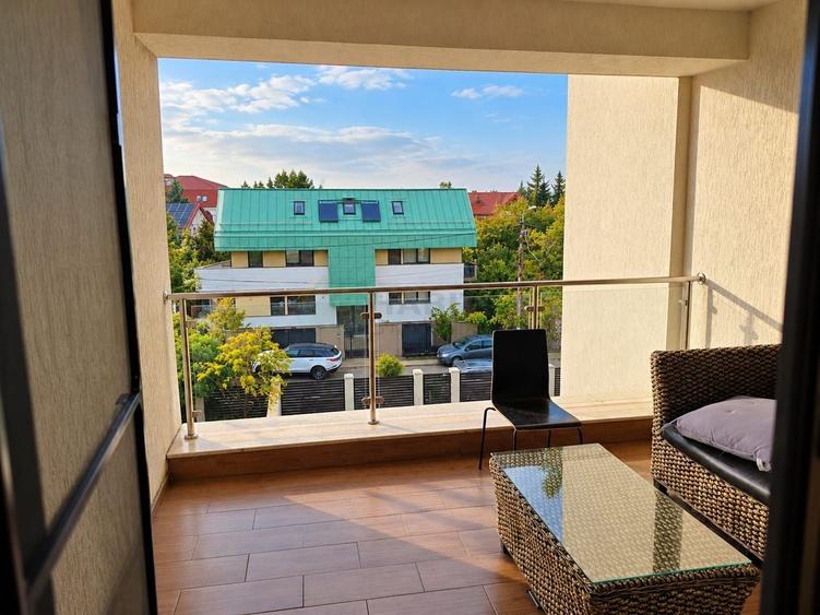 Apartament cu 3 camere decomandat, mobilat în Central