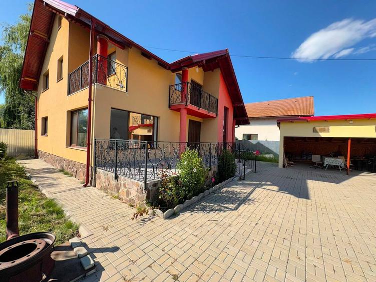 Casă cu 4 camere cu Teren 1000 Mp în Cristian