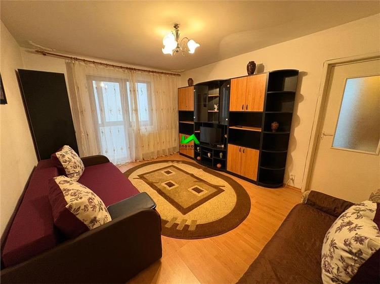 Apartament cu 3 camere semidecomandat, mobilat în Vasile Aaron