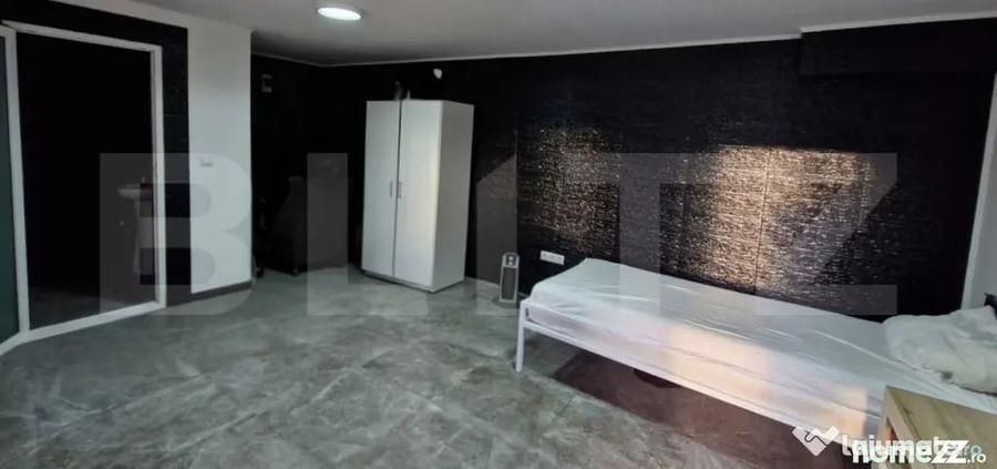 Casă cu 7 camere cu Teren 400 Mp în Central