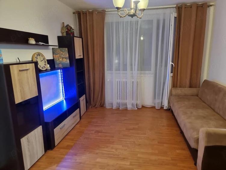 Apartament cu 2 camere semidecomandat în Craiovei