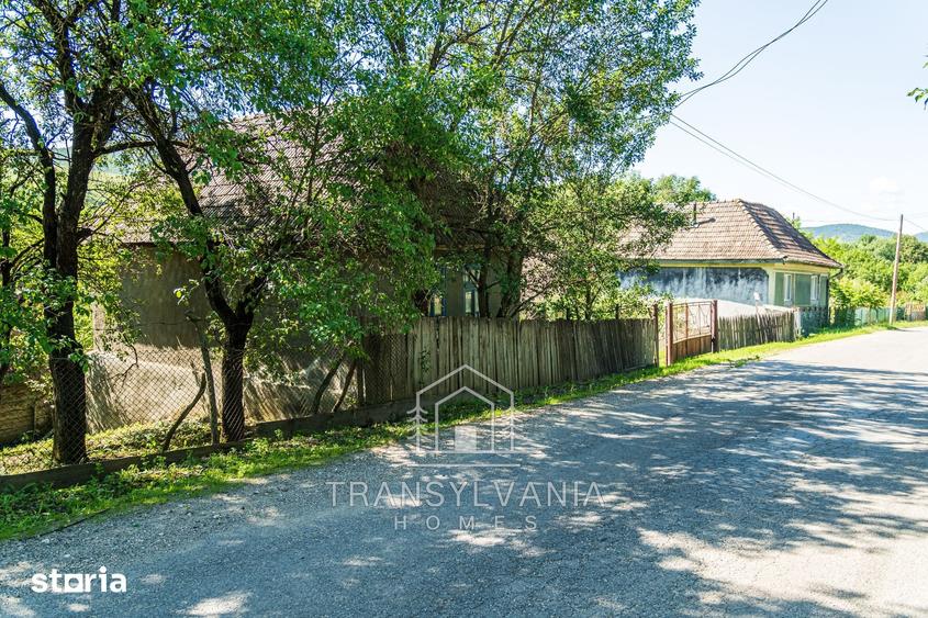 Casă cu 2 camere cu Teren 1368 Mp în Petrești
