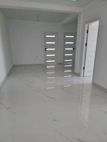 Proprietar Vand Apartament Nou 3 Camere + Parcare Navodari Oras (Zona Kaufland / Penny) - 2