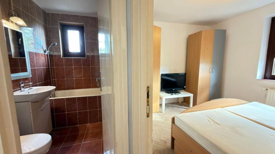 Apartament cu 2 camere semidecomandat, mobilat în Vest