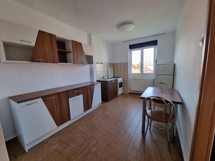 Apartament cu 2 Camere Decomandate - Foarte Aproape de Facultati - 5