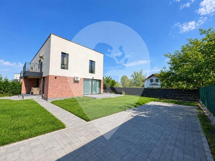 Duplex cu 4 camere cu Canalizare în Stupini