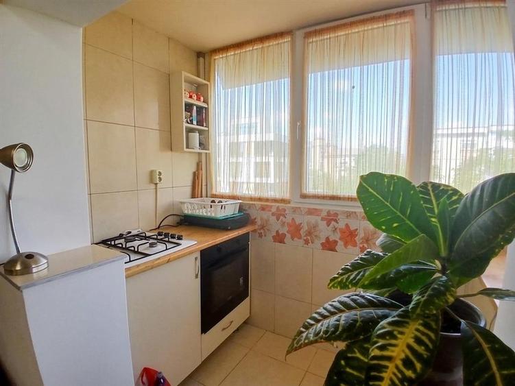 Apartament cu 3 camere decomandat în Decebal