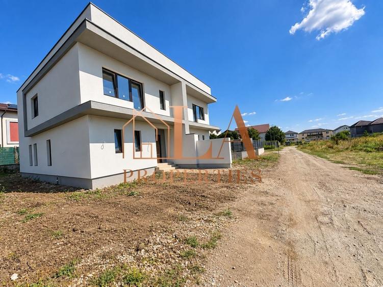 Duplex cu 4 camere cu Canalizare în Sud-Vest