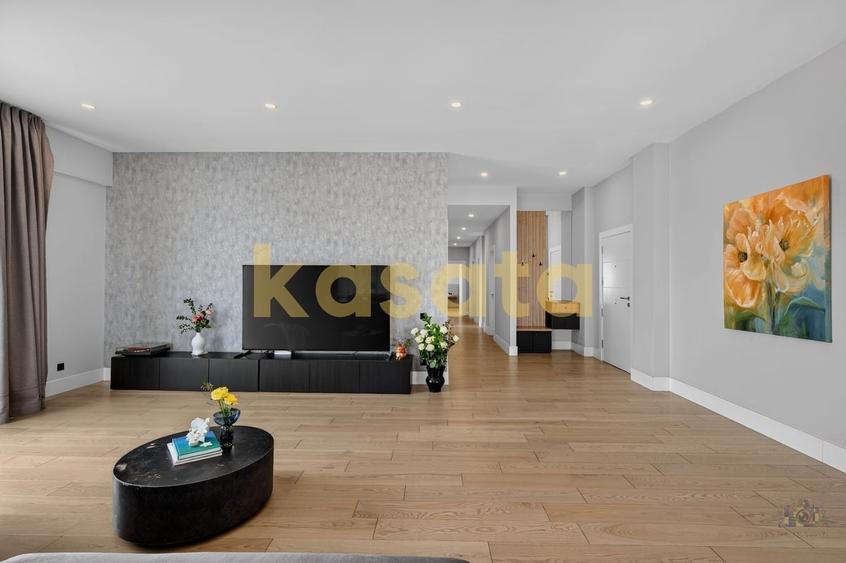 Apartament cu 4 camere semidecomandat în Pipera