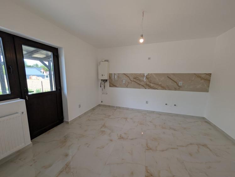 Casă individuală cu 3 camere cu Canalizare în Calea Moinești