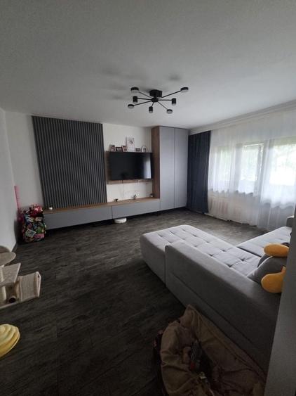 Apartament cu 3 camere decomandat în Geamăna