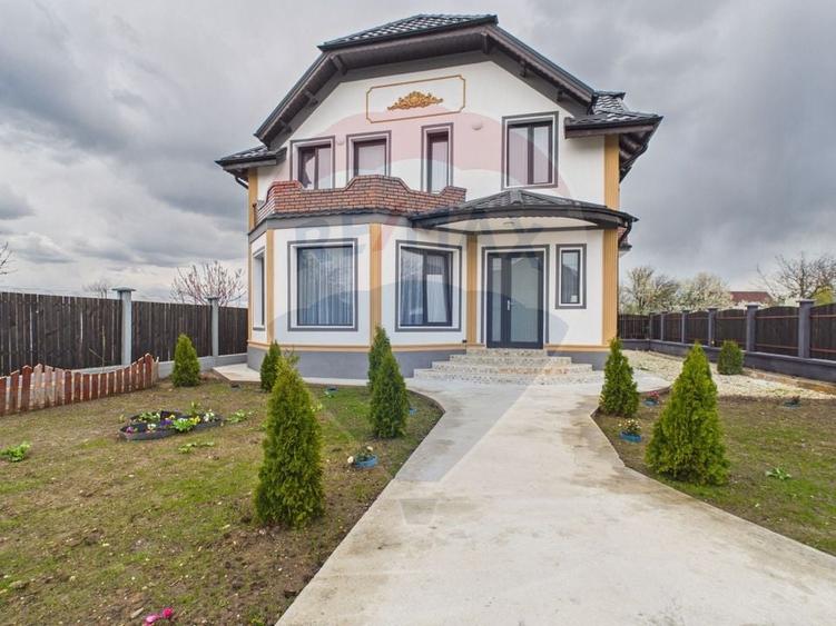 Casă individuală cu 5 camere cu Teren 457 Mp în Dobreni