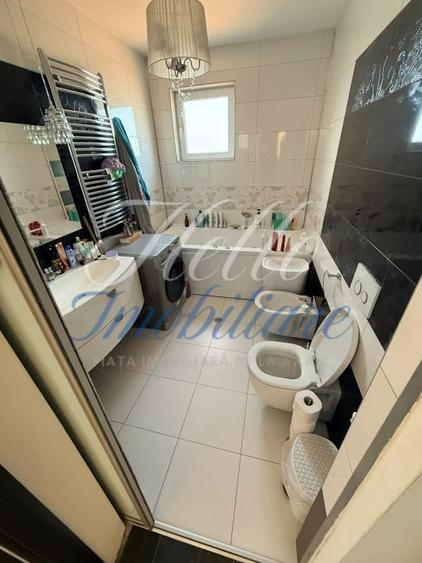 Apartament cu 3 camere semidecomandat în Florești