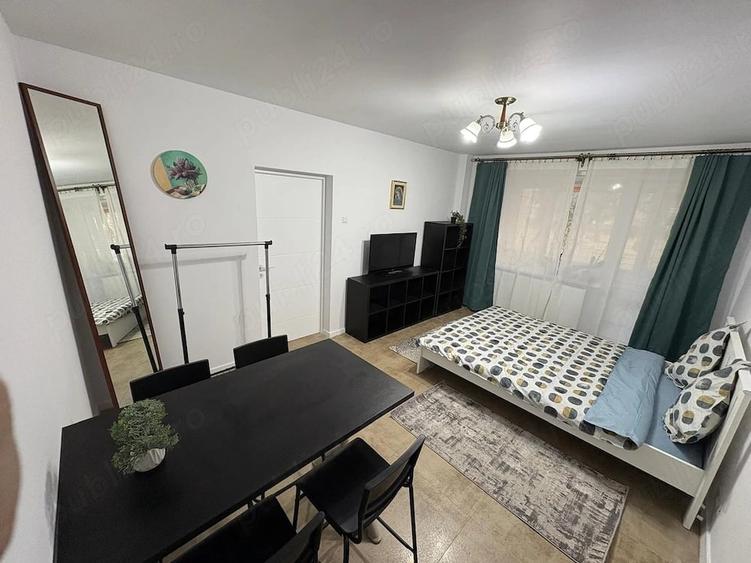 Apartament cu 3 camere semidecomandat în Gorjului