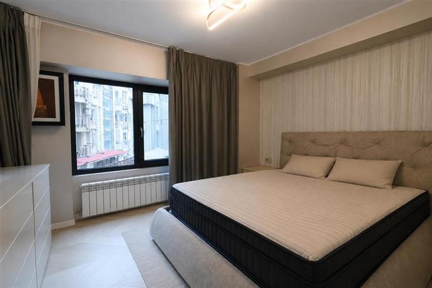 Apartament cu 4 camere decomandat în Central