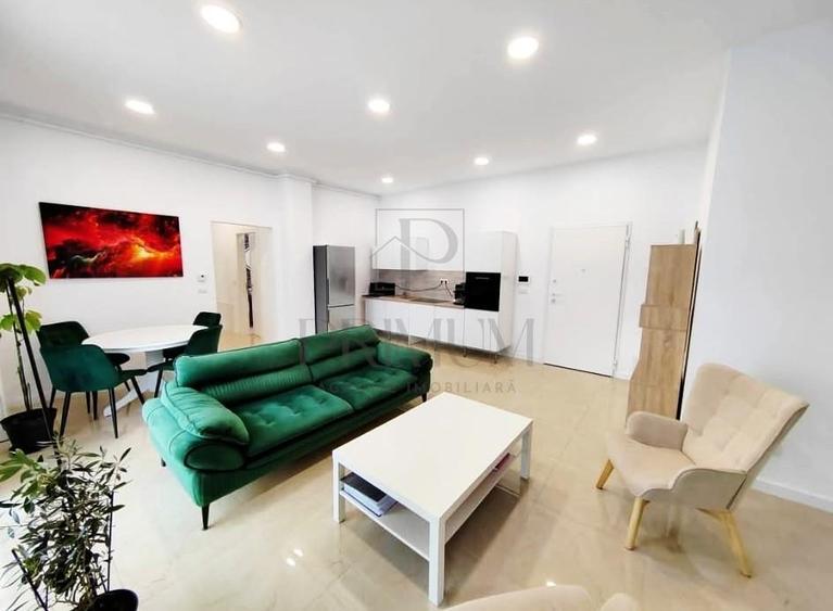 Penthouse cu 4 camere decomandat, mobilat în Torontalului