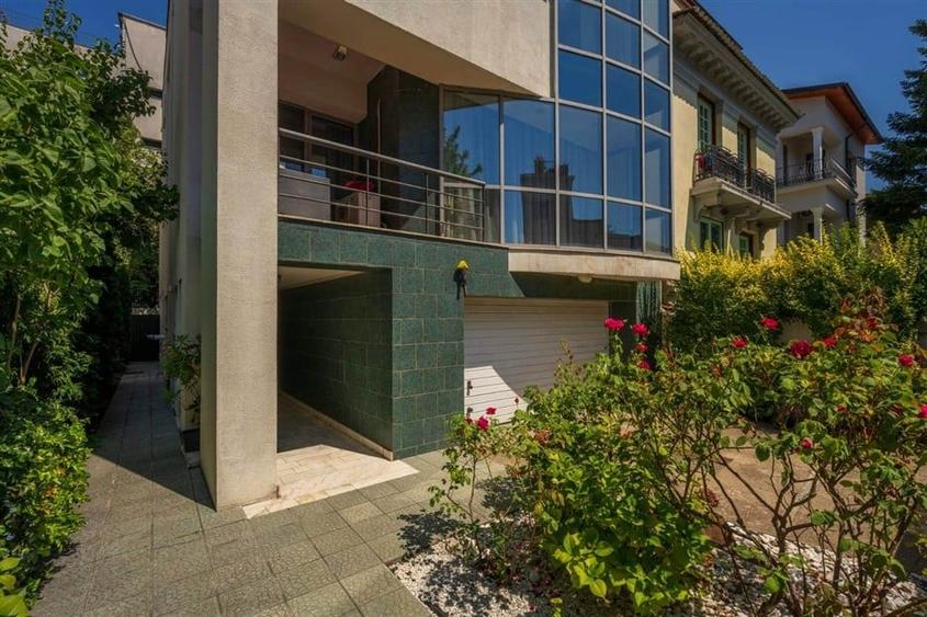 Apartament cu 4 camere decomandat în Dorobanți