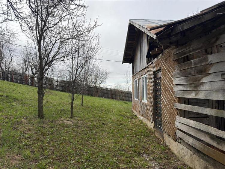 Teren Construcții intravilan de 1518 mp, în Șotrile