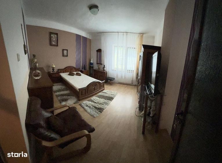 Casă cu 4 camere în Central