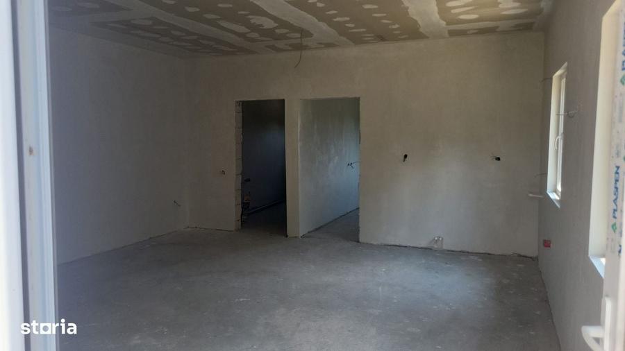 Casă cu 3 camere cu Teren 90 Mp în Lumina