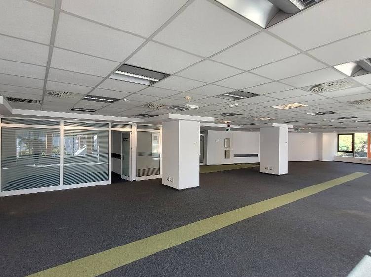 Birou, de 380 mp, în Universitate