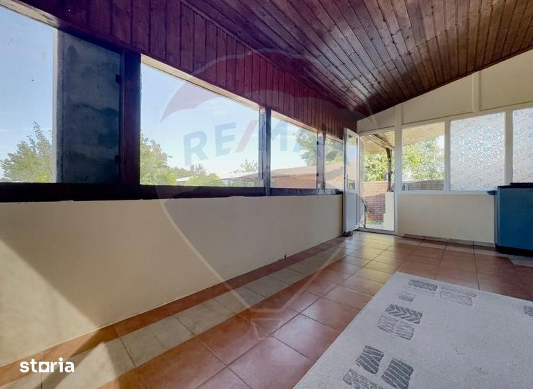 Casă cu 6 camere cu Teren 638 Mp în Pădureni