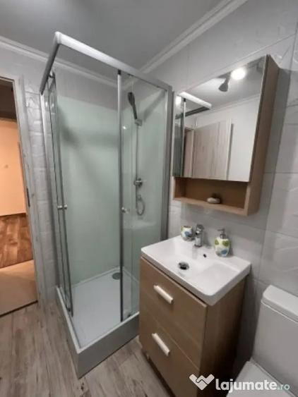 Apartament cu 4 camere decomandat, mobilat în Fizicienilor