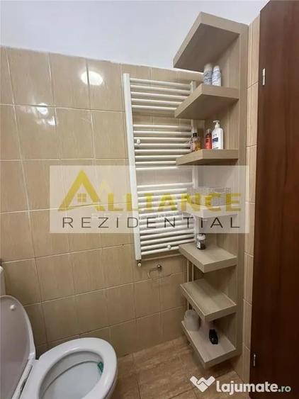 Garsonieră decomandată în Titan