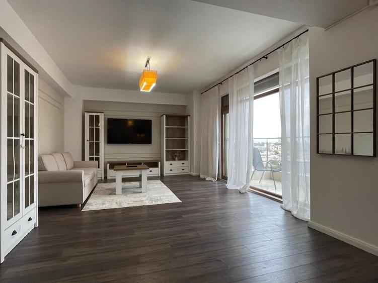 Apartament cu 3 camere decomandat în Faleza Nord