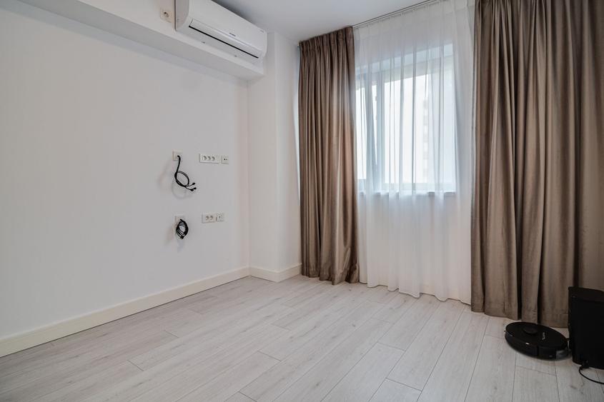 Apartament cu 3 camere semidecomandat în Pipera
