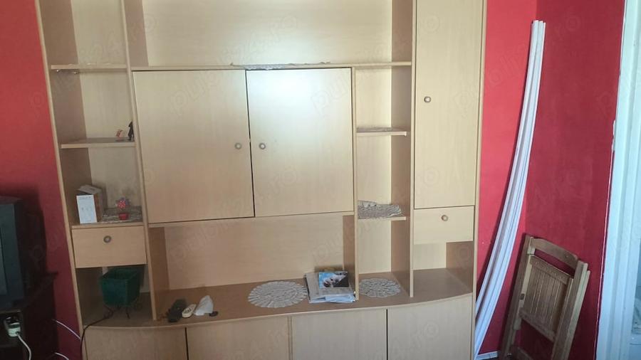 Apartament cu 3 camere semidecomandat în Central