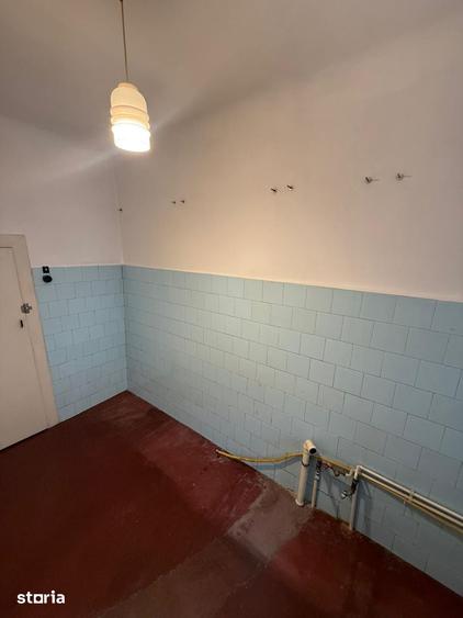 Apartament cu 3 camere semidecomandat în Andrei Mureșanu