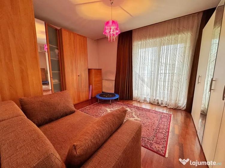 Apartament cu 3 camere decomandat în Nordului
